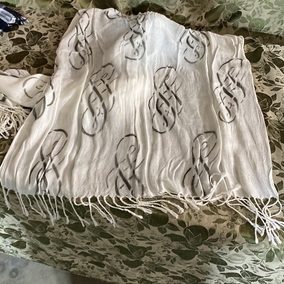 Scarf - Picture 2 of 4